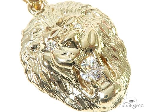 Lion hot sale diamond necklace